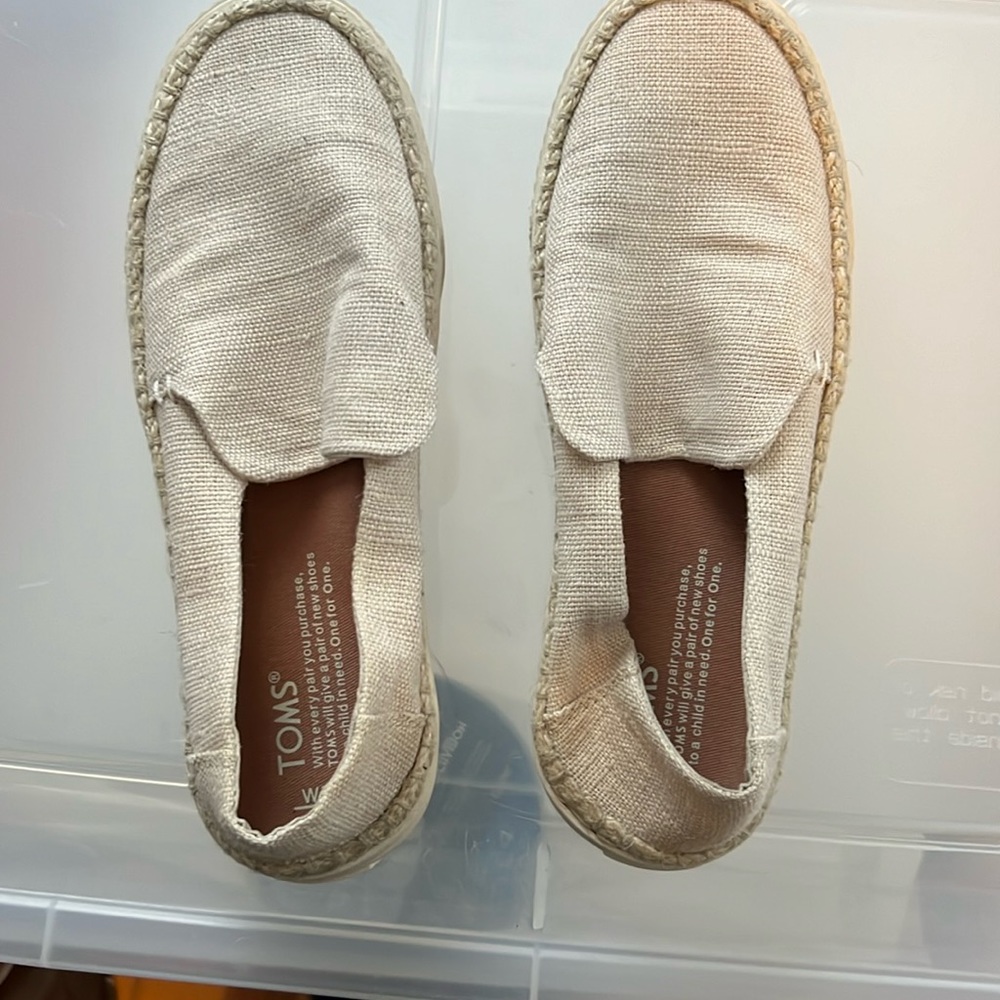 Size 7- Toms shoes worn once